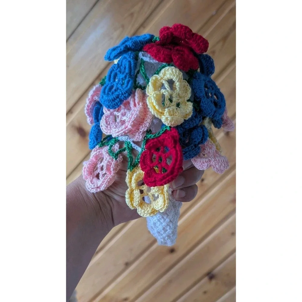 Vtg Flower Crochet 3D Rose Doily Floral Lace Roll Up In Vase Bouquet Cottagecore